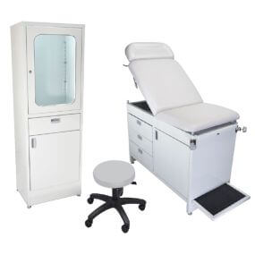 Consultorio Basic Plus con mesa de exploración, vitrina sencilla y banco acojinado